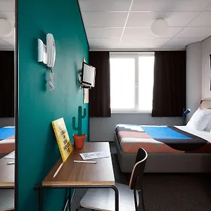 Otel The Social Hub West